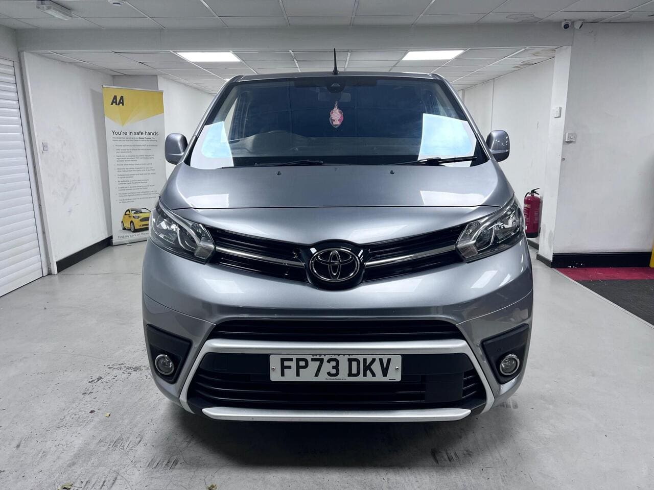 2023 Toyota ProAce, front (photo 2 of 36)