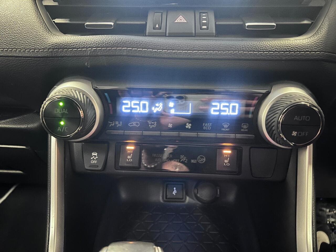 2021 Toyota RAV4, interior front (photo 36 of 38)