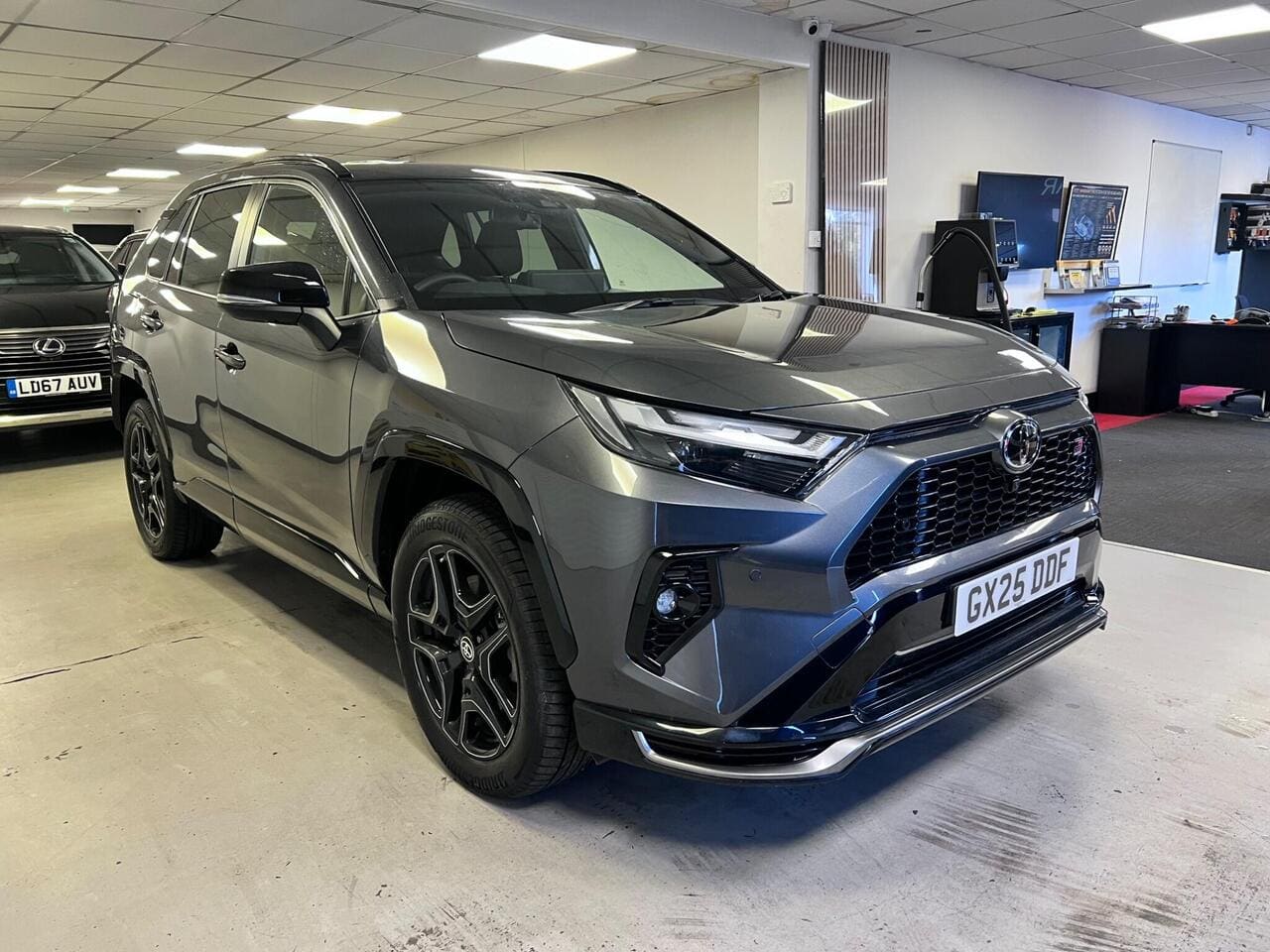 2025 Toyota RAV4, front right (photo 3 of 41)