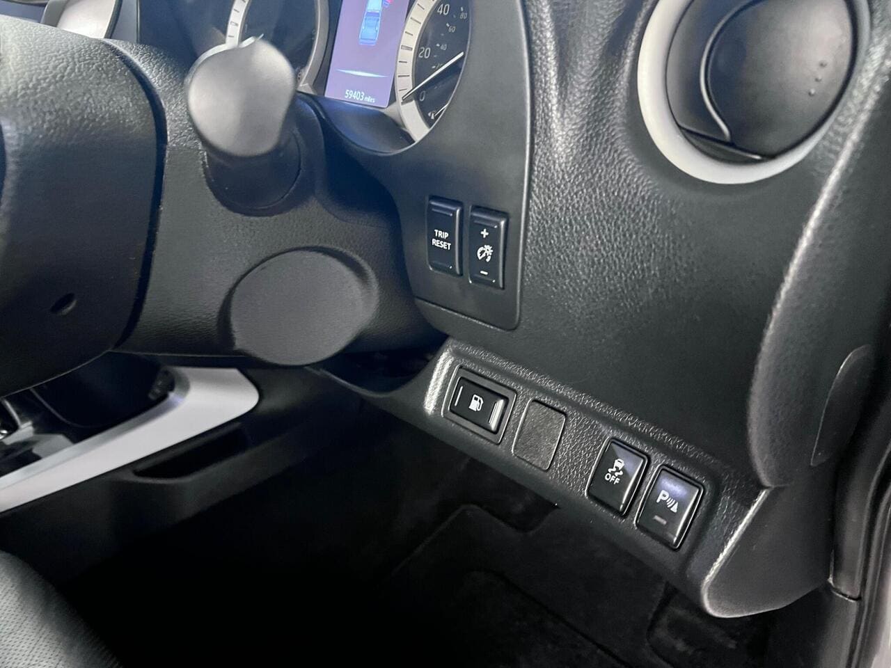 2019 Nissan Navara, misc controls (photo 22 of 33)