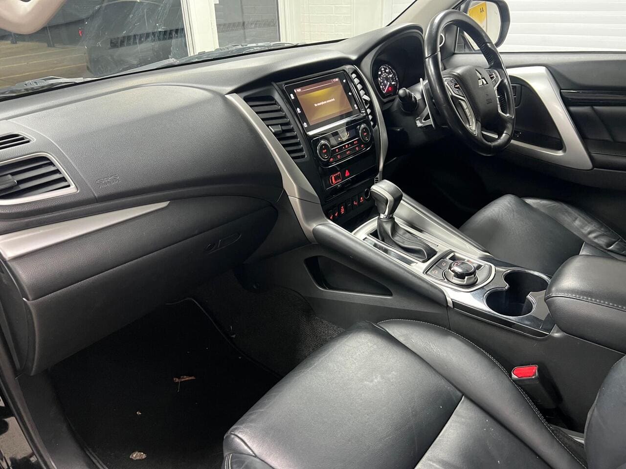 2020 Mitsubishi Shogun Sport, interior front (photo 11 of 44)
