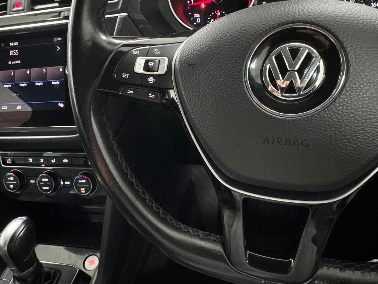 2019 Volkswagen Tiguan (photo 17 of 28)