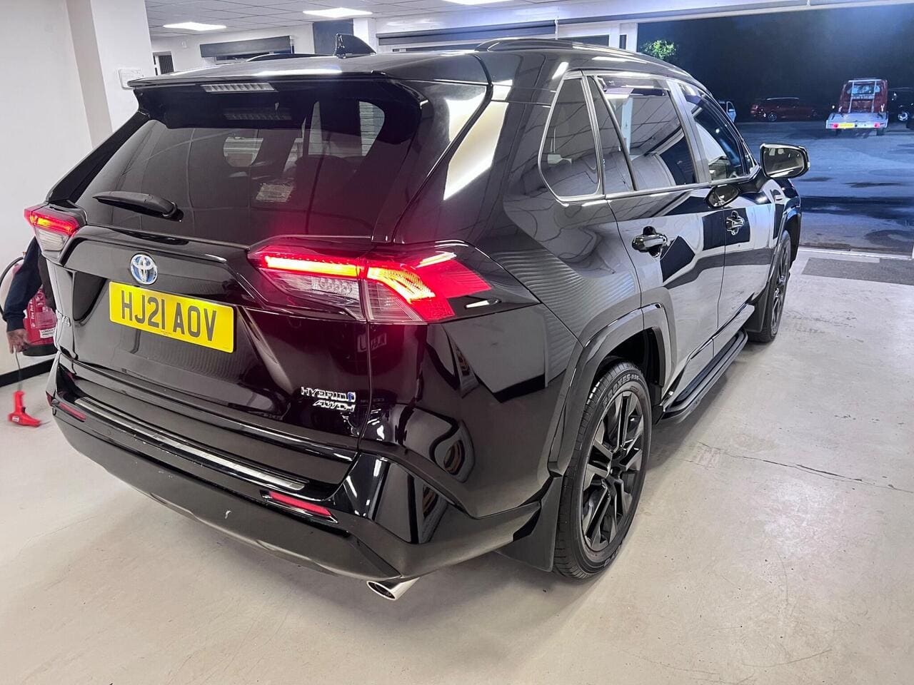 2021 Toyota RAV4, rear right (photo 10 of 38)
