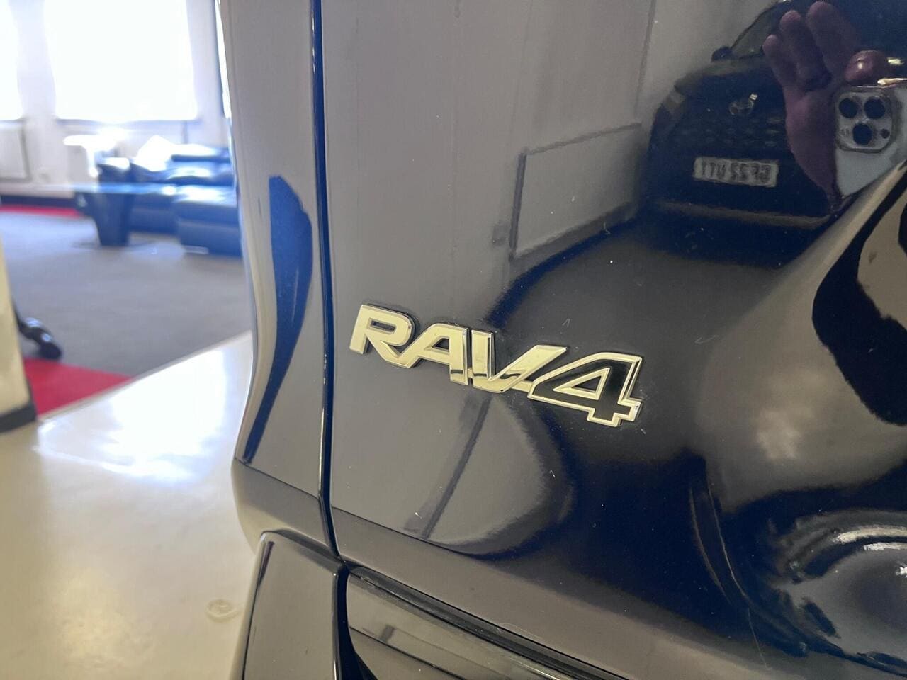 2020 Toyota RAV4, badge exterior (photo 15 of 49)