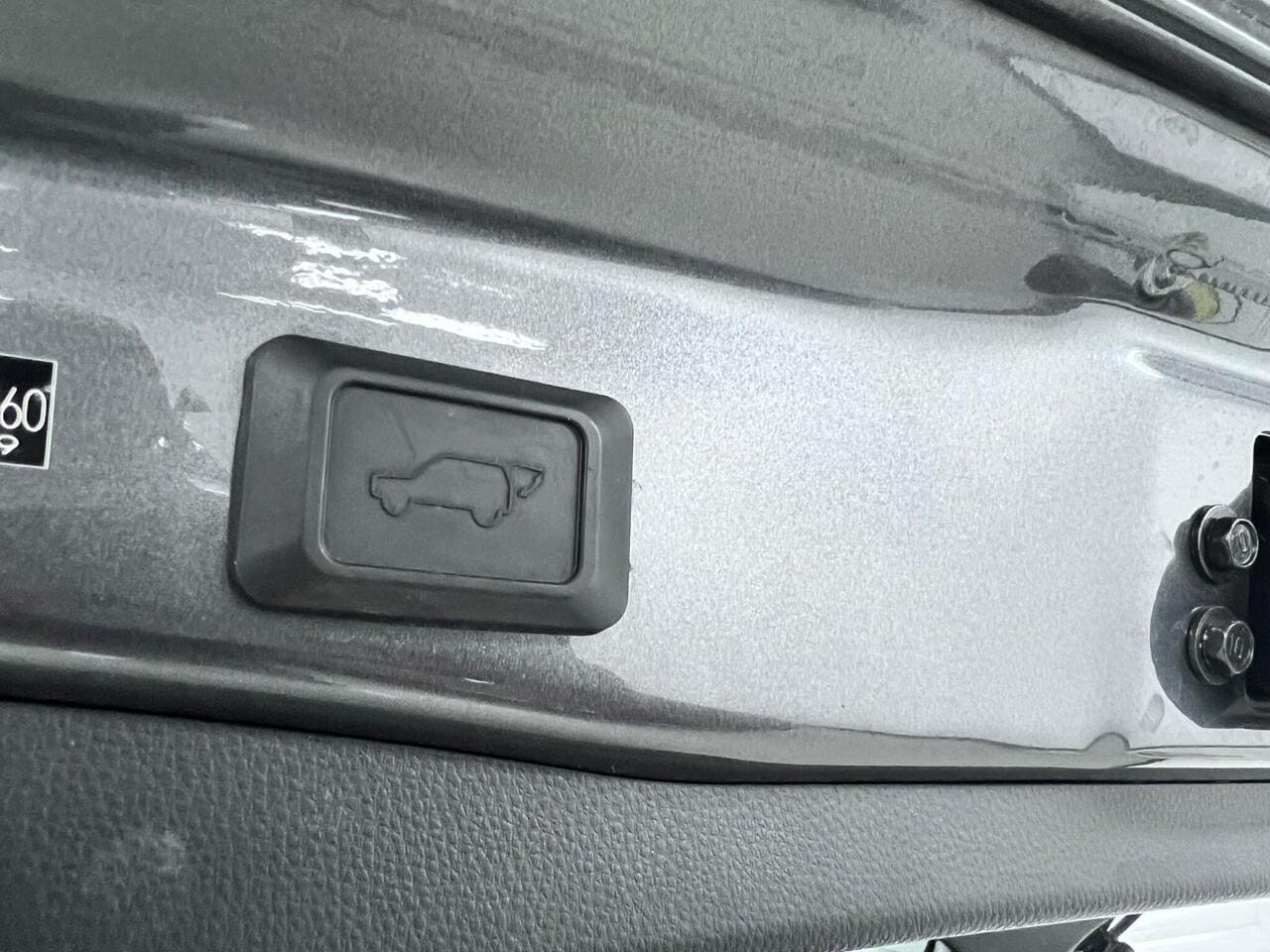 2020 Toyota RAV4, misc controls (photo 34 of 43)