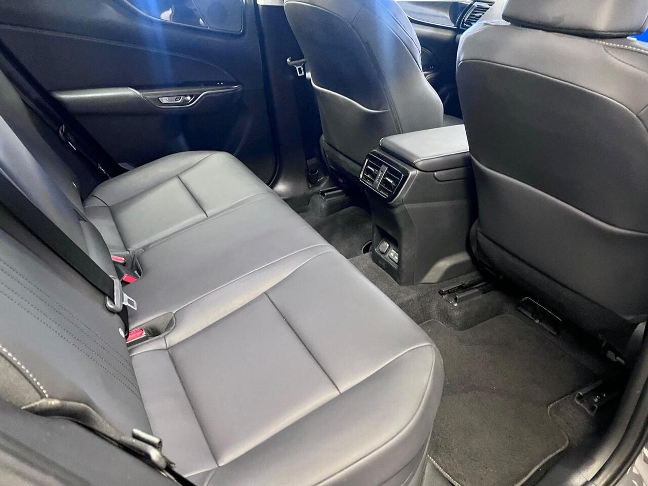 2022 Lexus NX, seats rear (photo 24 of 30)