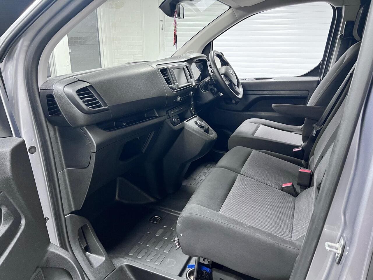 2023 Toyota ProAce, seat front passenger (photo 17 of 36)