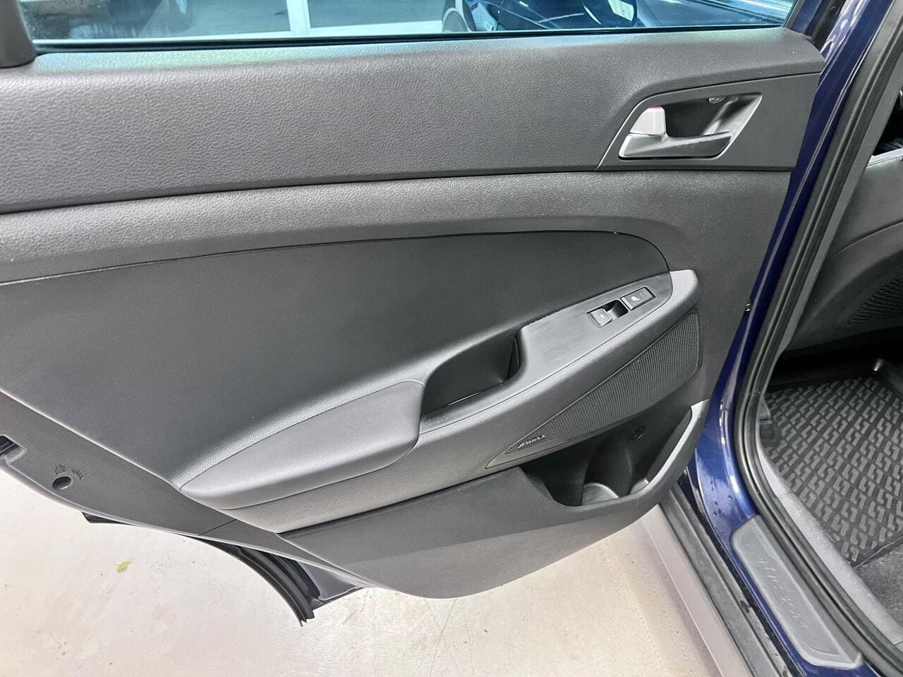 2020 Hyundai TUCSON, door interior (photo 23 of 40)