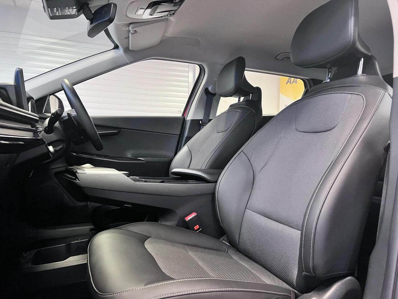 2025 Kia EV6, seat front passenger (photo 14 of 37)