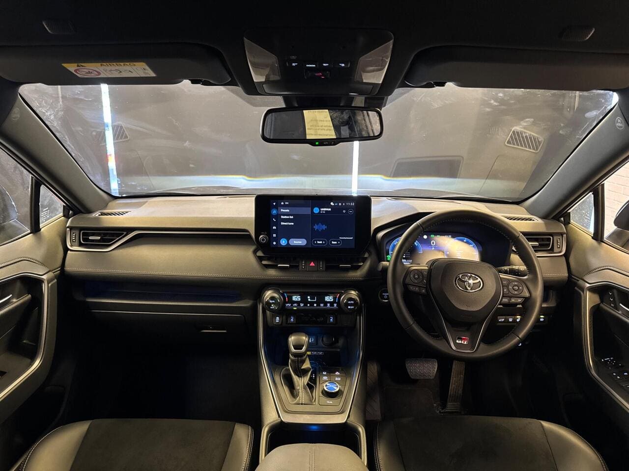 2025 Toyota RAV4, interior front (photo 27 of 41)