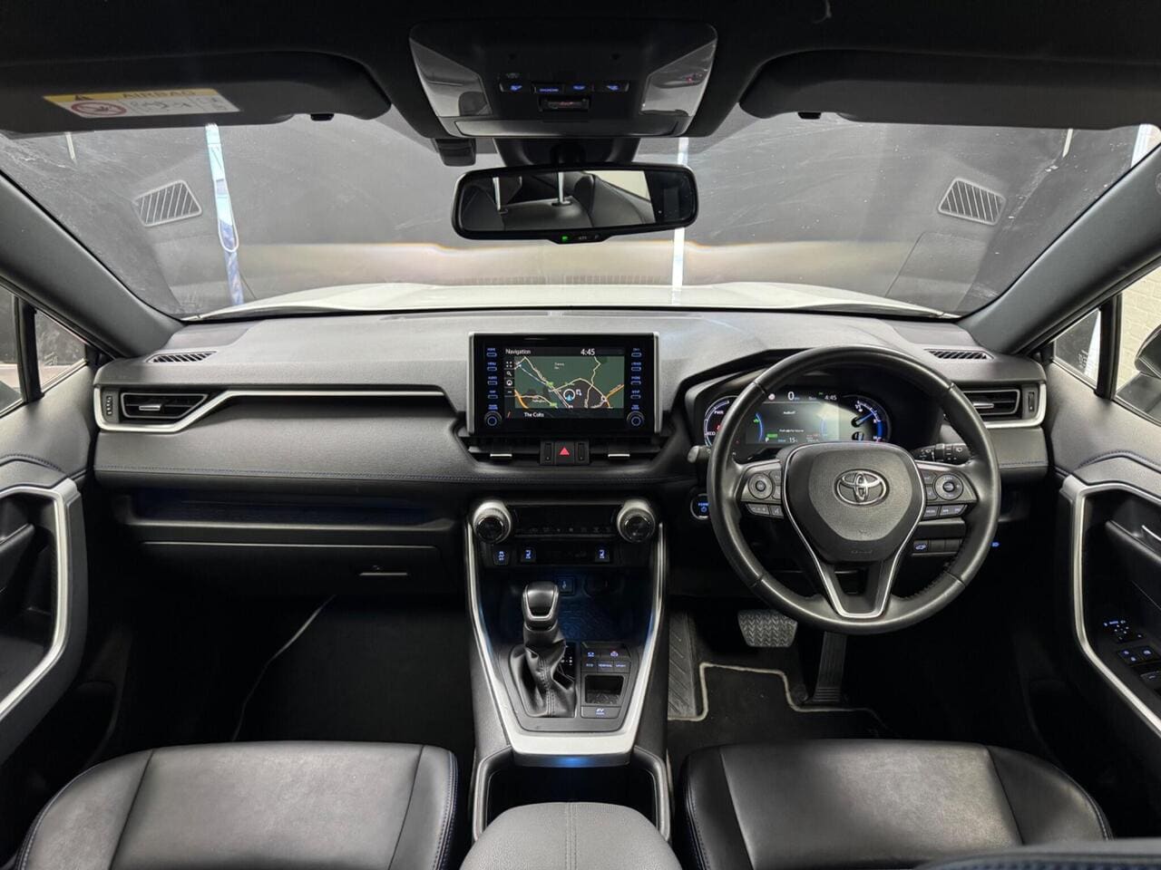 2022 Toyota RAV4, interior front (photo 29 of 36)