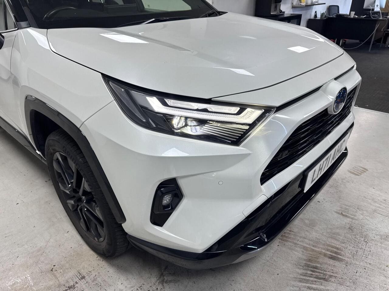2022 Toyota RAV4, front right (photo 35 of 36)