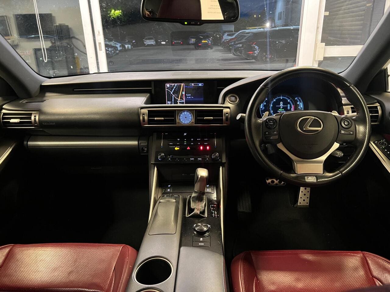 2013 Lexus IS, interior front (photo 28 of 34)