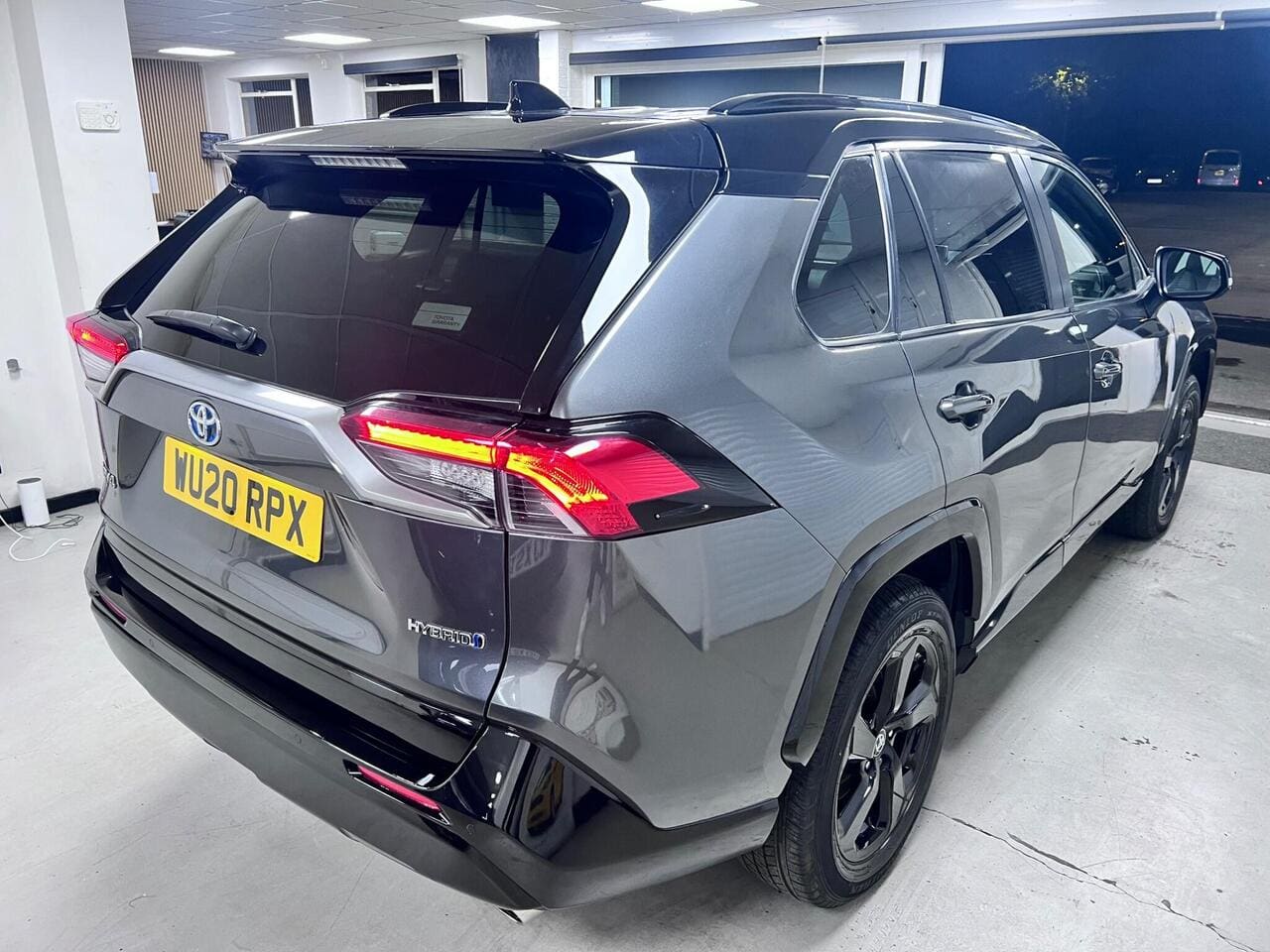 2020 Toyota RAV4, rear right (photo 9 of 43)