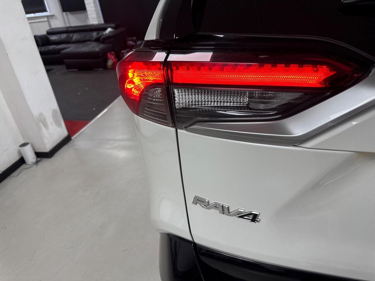 2022 Toyota RAV4, lights rear (photo 30 of 36)