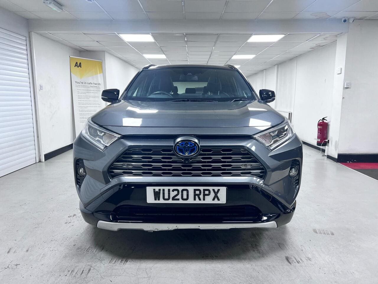 2020 Toyota RAV4, front (photo 2 of 43)