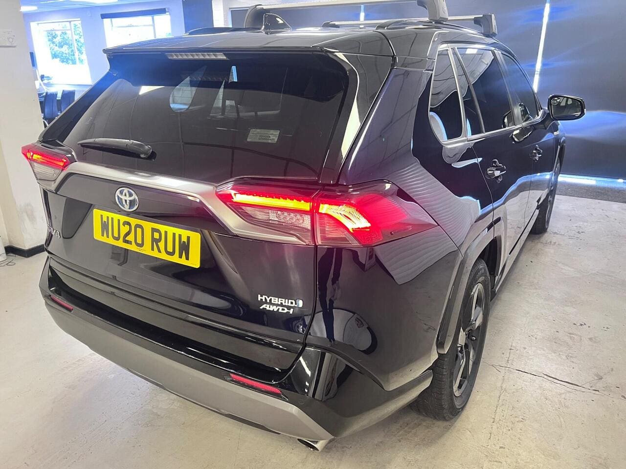 2020 Toyota RAV4, rear right (photo 8 of 49)