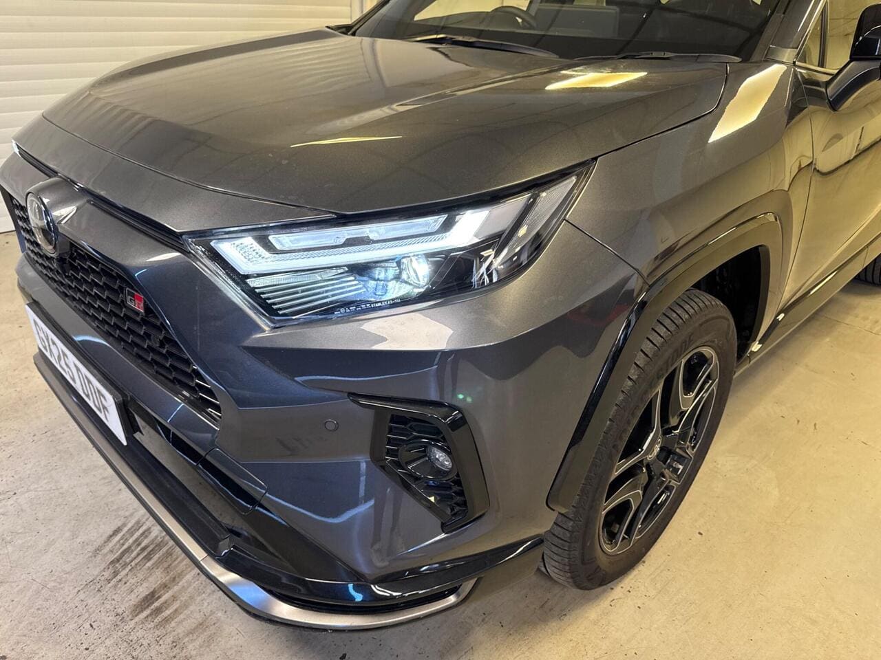 2025 Toyota RAV4, lights front (photo 39 of 41)