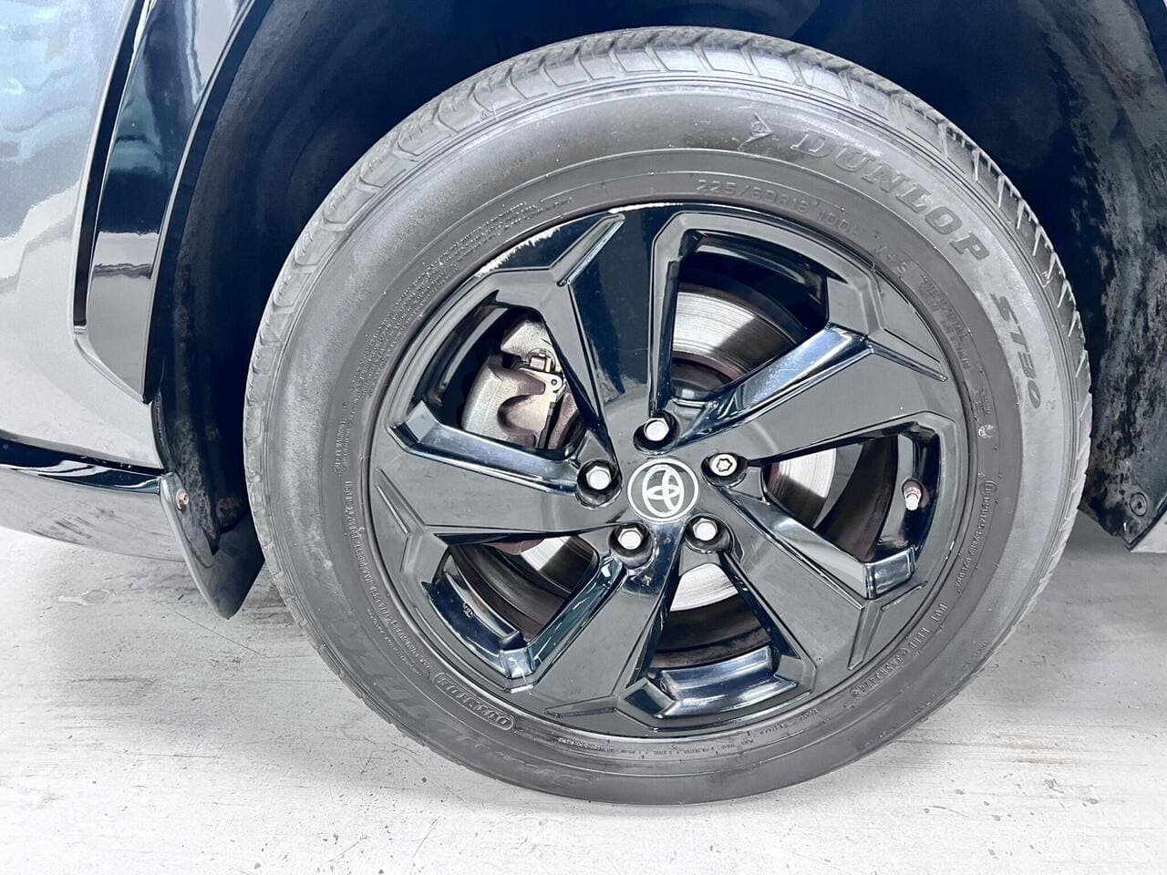 2020 Toyota RAV4, wheel (photo 41 of 43)