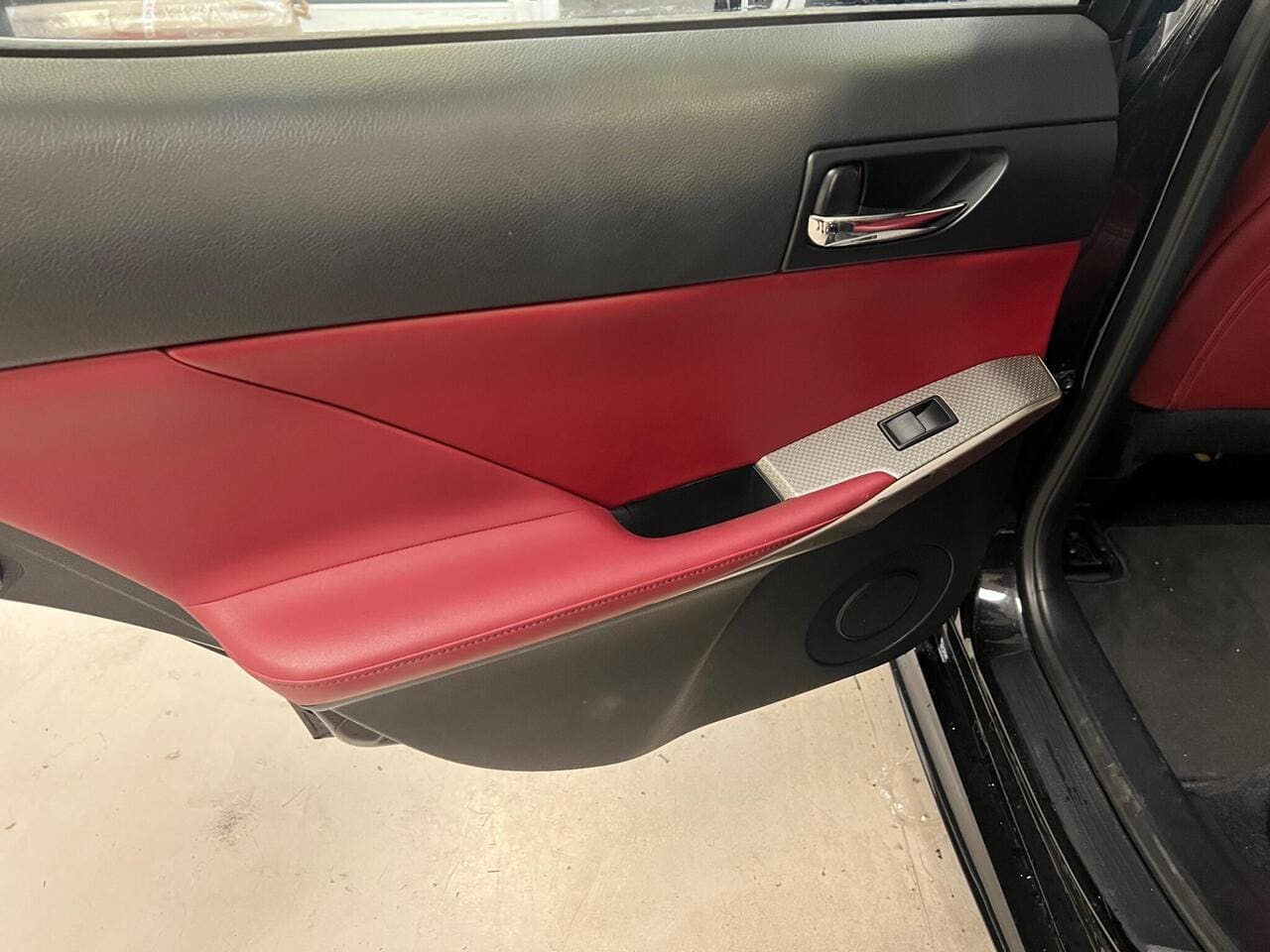 2013 Lexus IS, door interior (photo 31 of 34)