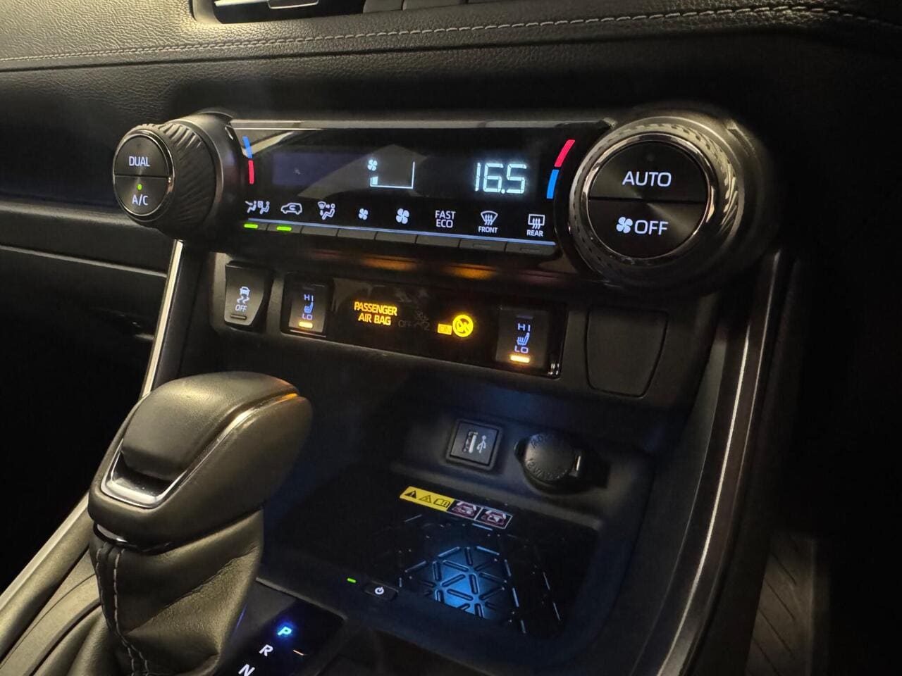 2025 Toyota RAV4, interior front (photo 12 of 41)