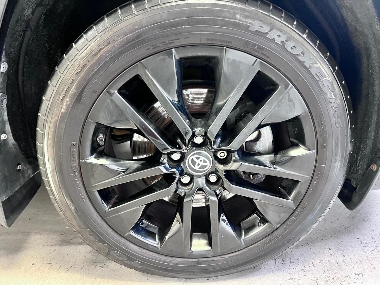 2021 Toyota RAV4, wheel (photo 15 of 38)