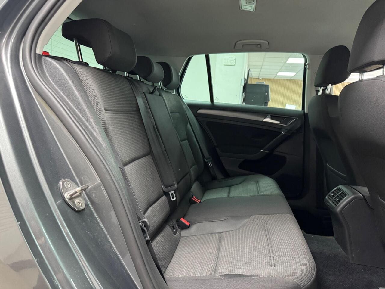 2019 Volkswagen Golf, seats rear (photo 14 of 30)