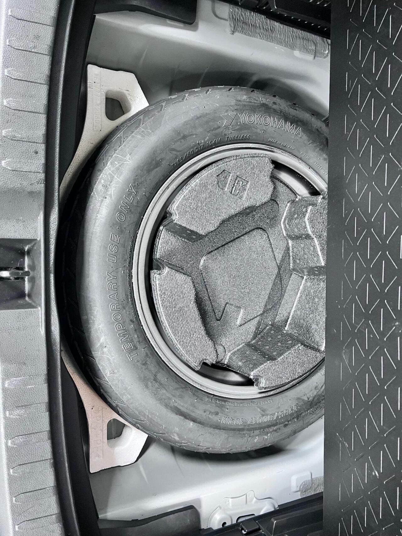 2020 Toyota RAV4, misc controls (photo 30 of 36)