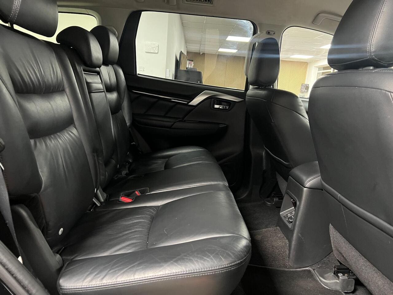 2020 Mitsubishi Shogun Sport, seats rear (photo 18 of 44)