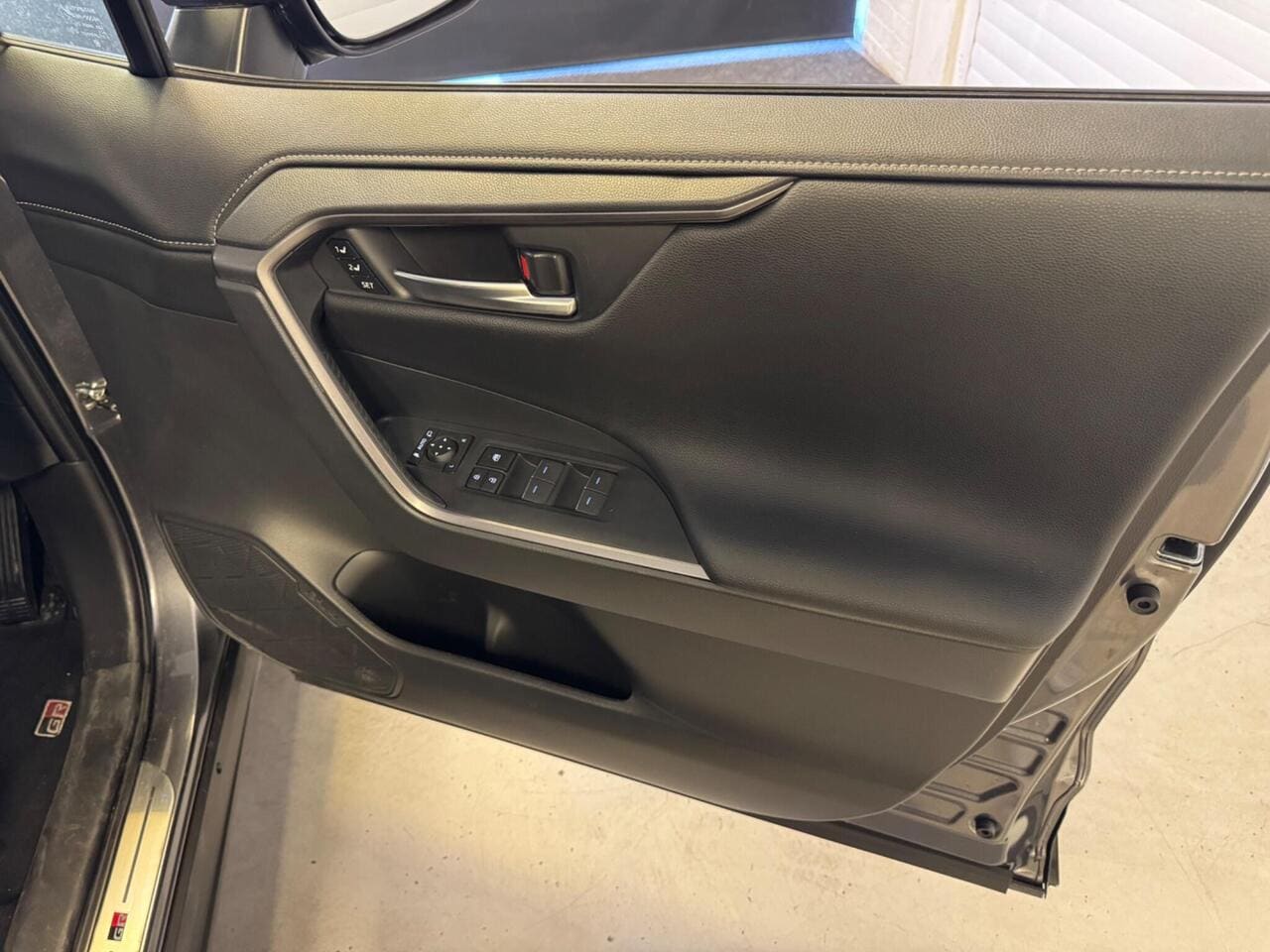 2025 Toyota RAV4, door interior (photo 16 of 41)