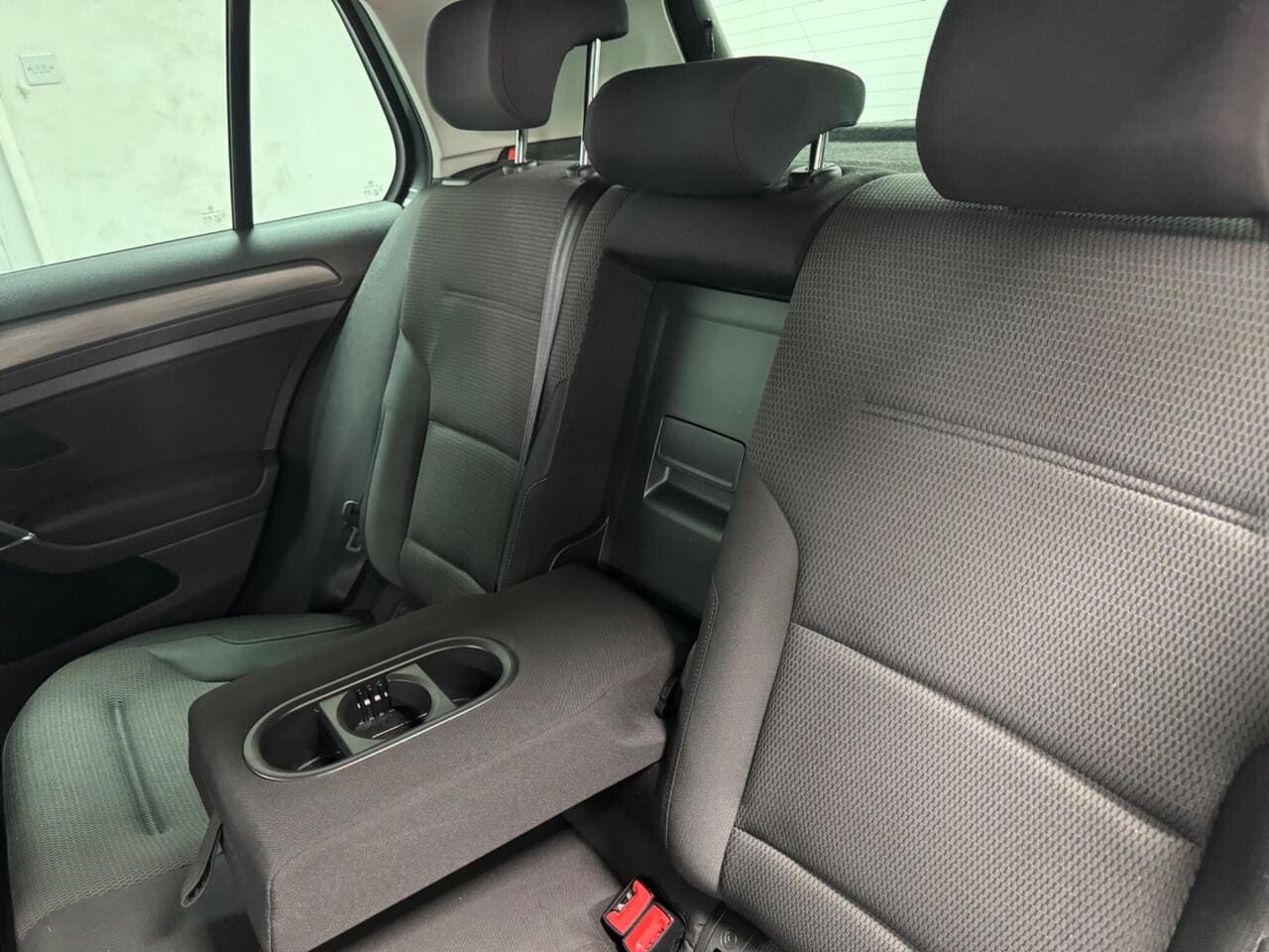 2019 Volkswagen Golf, seats rear (photo 13 of 30)