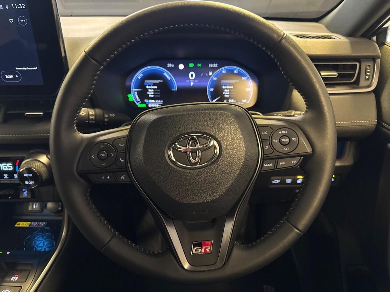 2025 Toyota RAV4, steering wheel (photo 28 of 41)