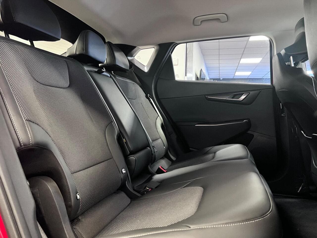 2025 Kia EV6, seats rear (photo 10 of 37)
