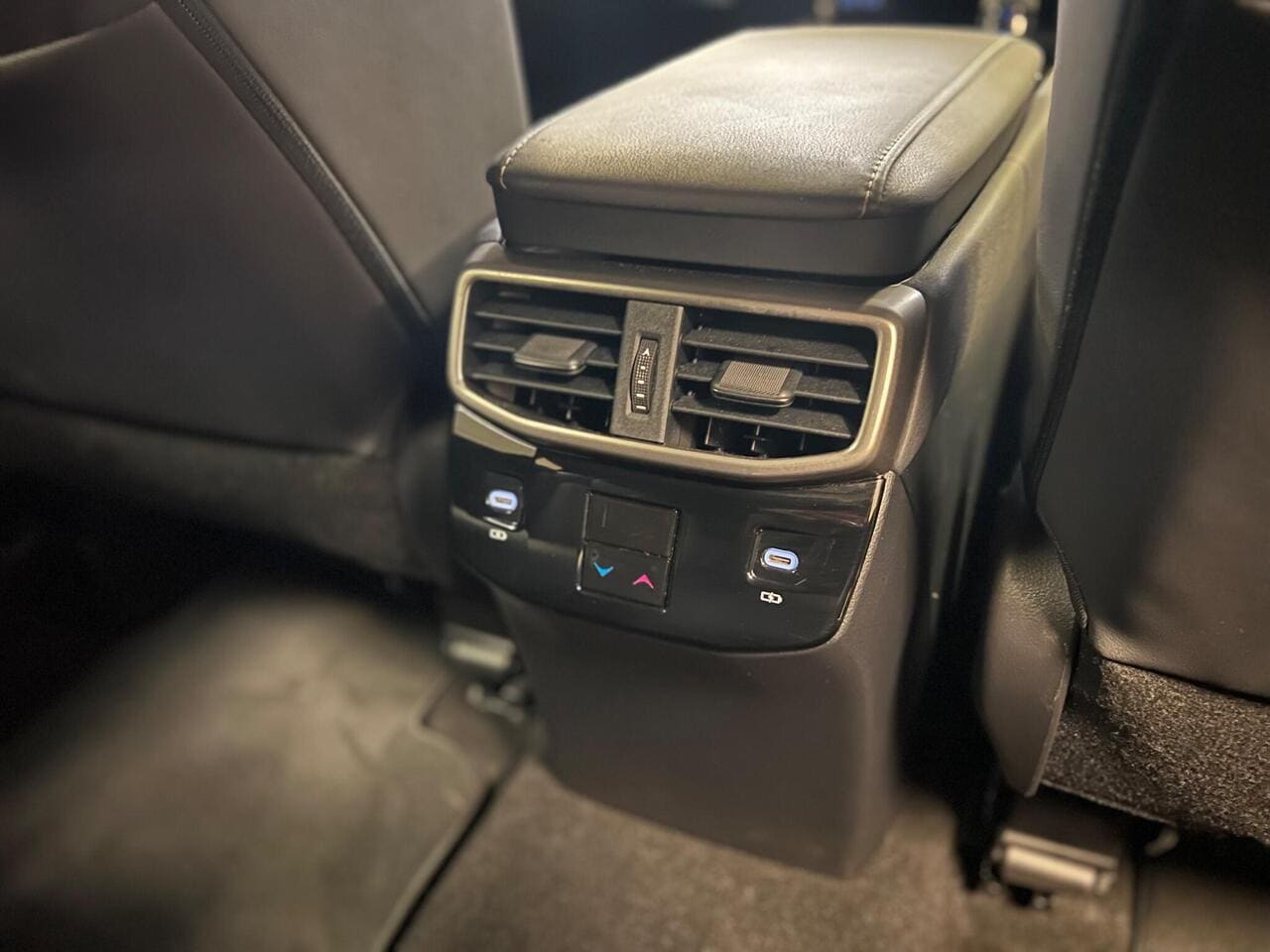 2024 Lexus RX, misc controls (photo 40 of 57)
