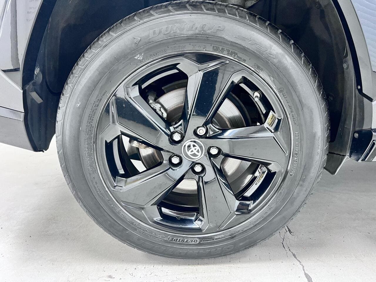 2020 Toyota RAV4, wheel (photo 43 of 43)