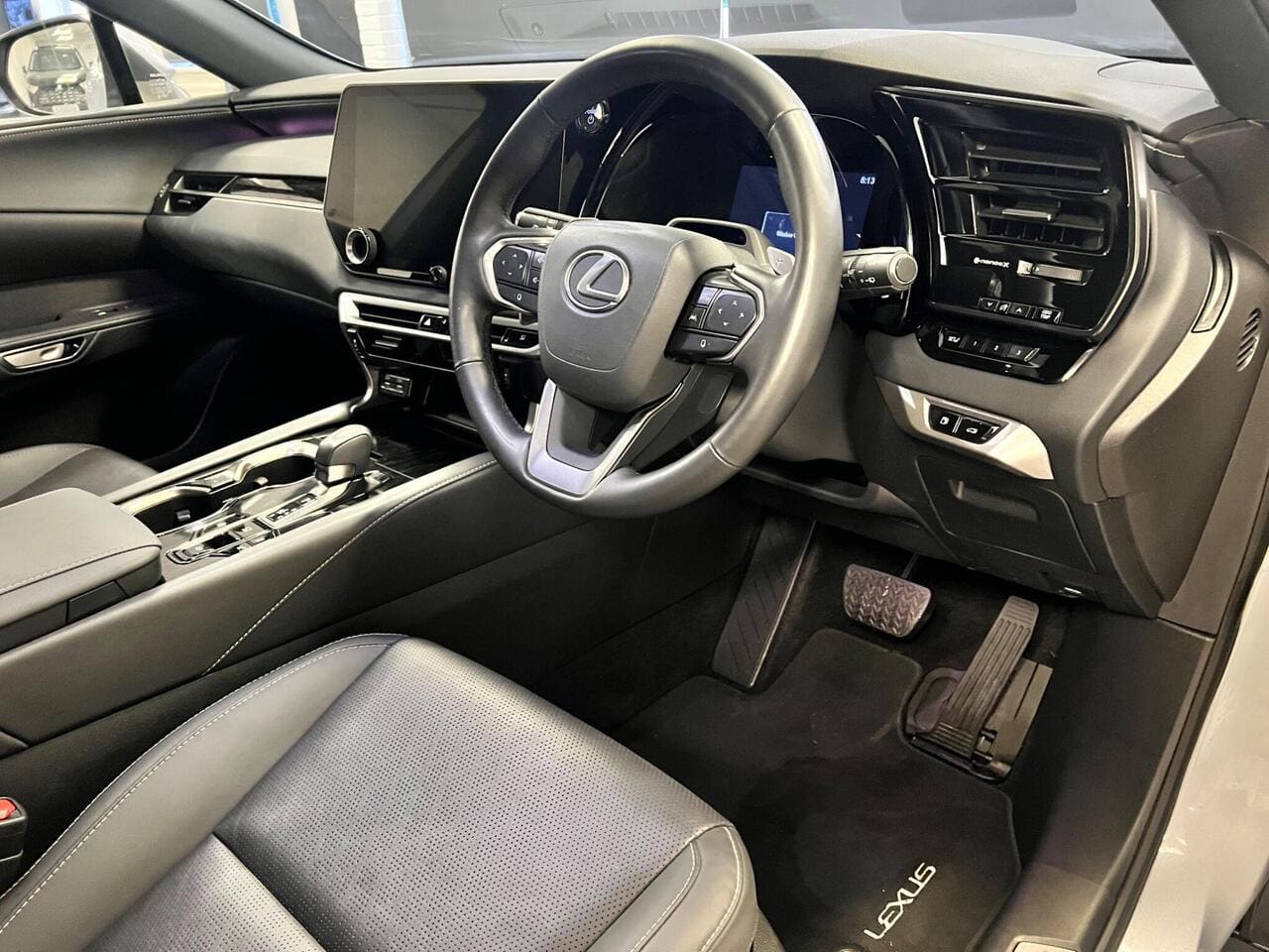2024 Lexus RX (photo 20 of 57)