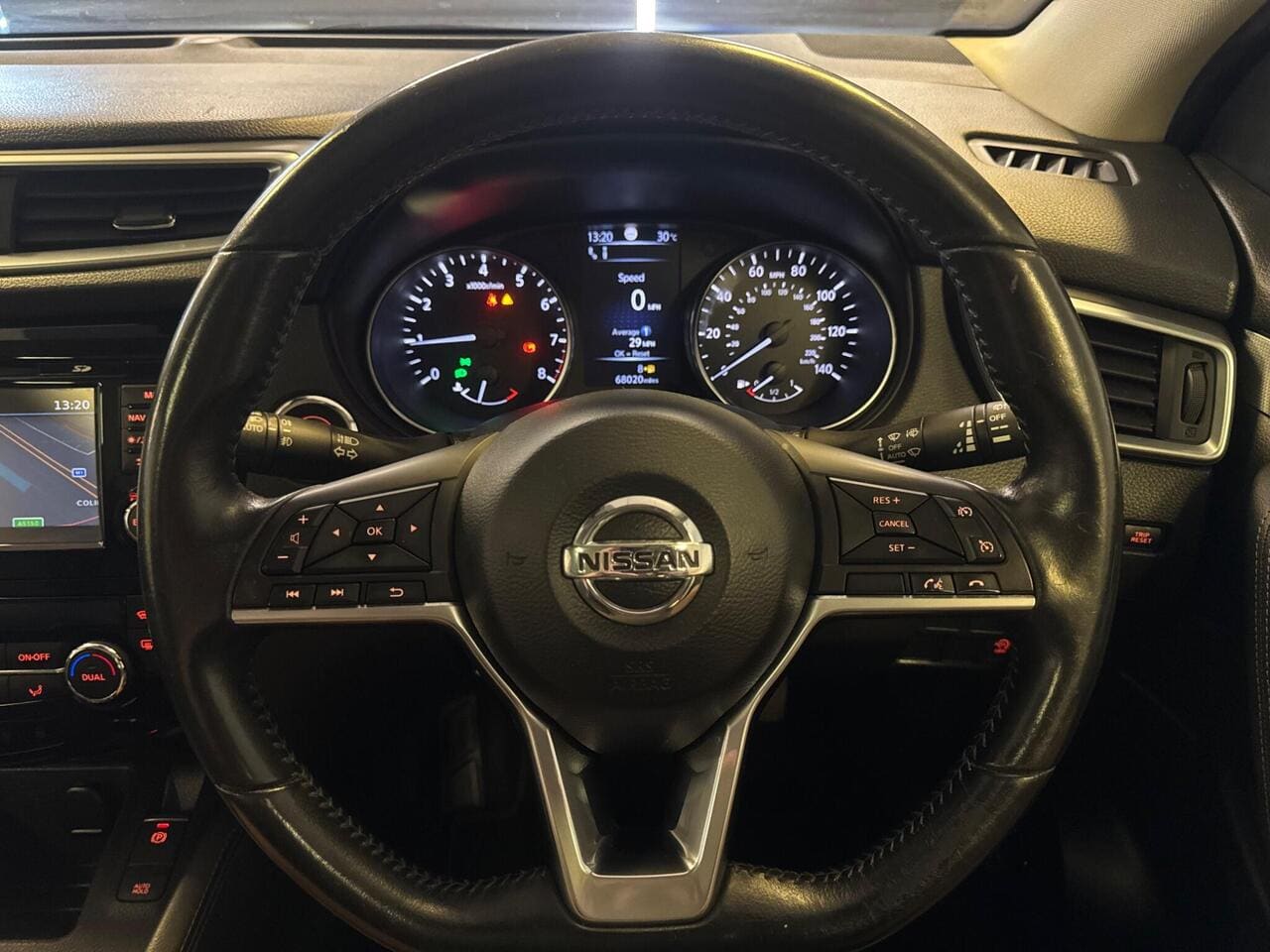 2017 Nissan Qashqai, steering wheel (photo 24 of 36)
