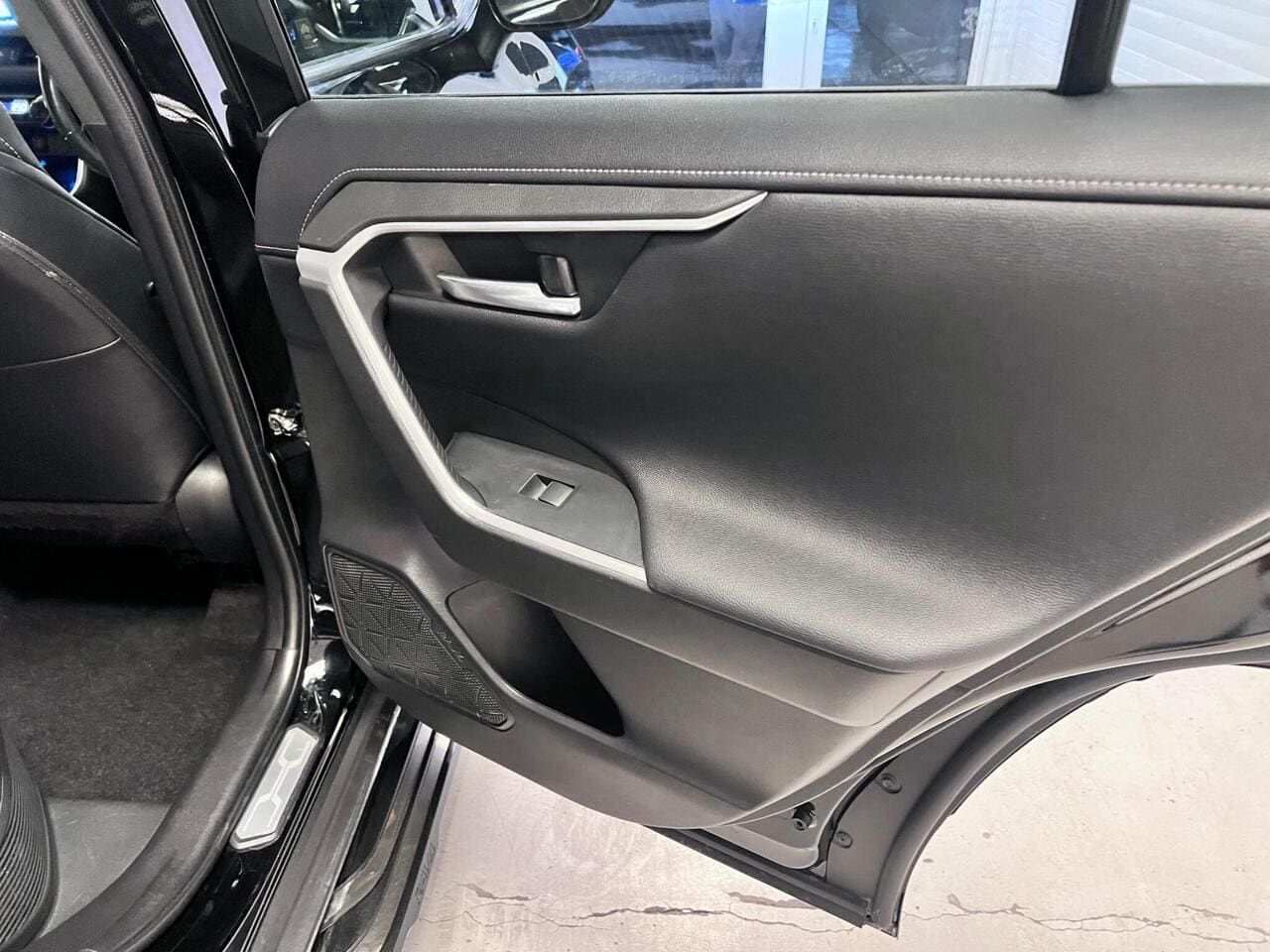 2021 Toyota RAV4, door interior (photo 27 of 38)
