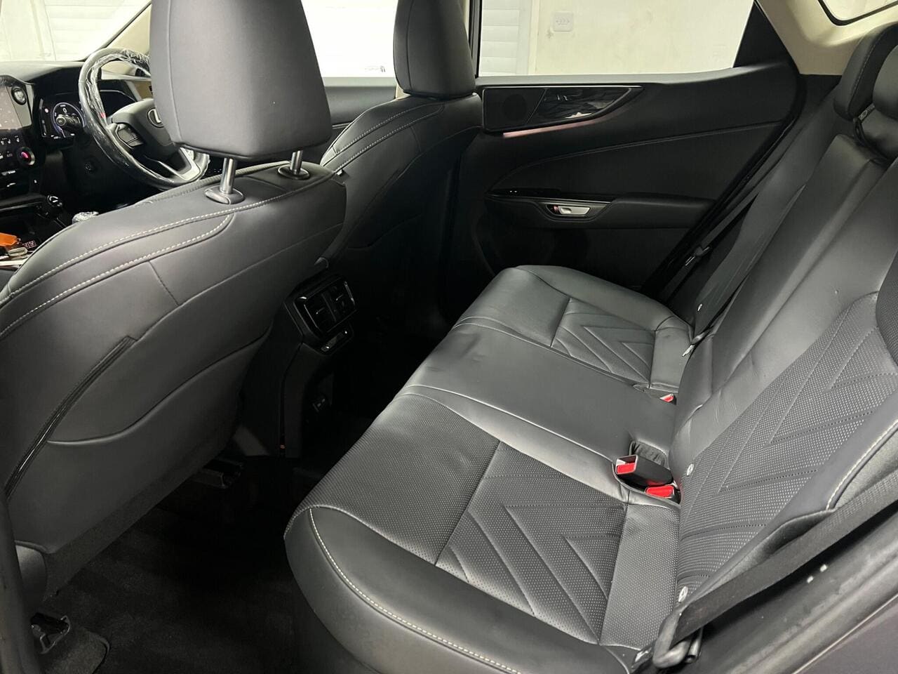 2022 Lexus NX, seats rear (photo 18 of 46)