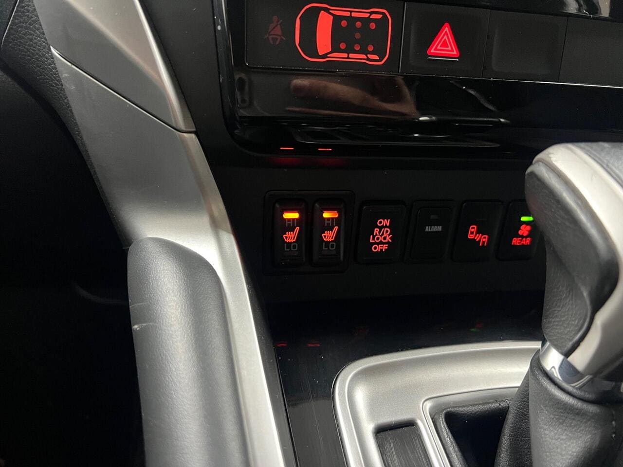 2020 Mitsubishi Shogun Sport (photo 42 of 44)
