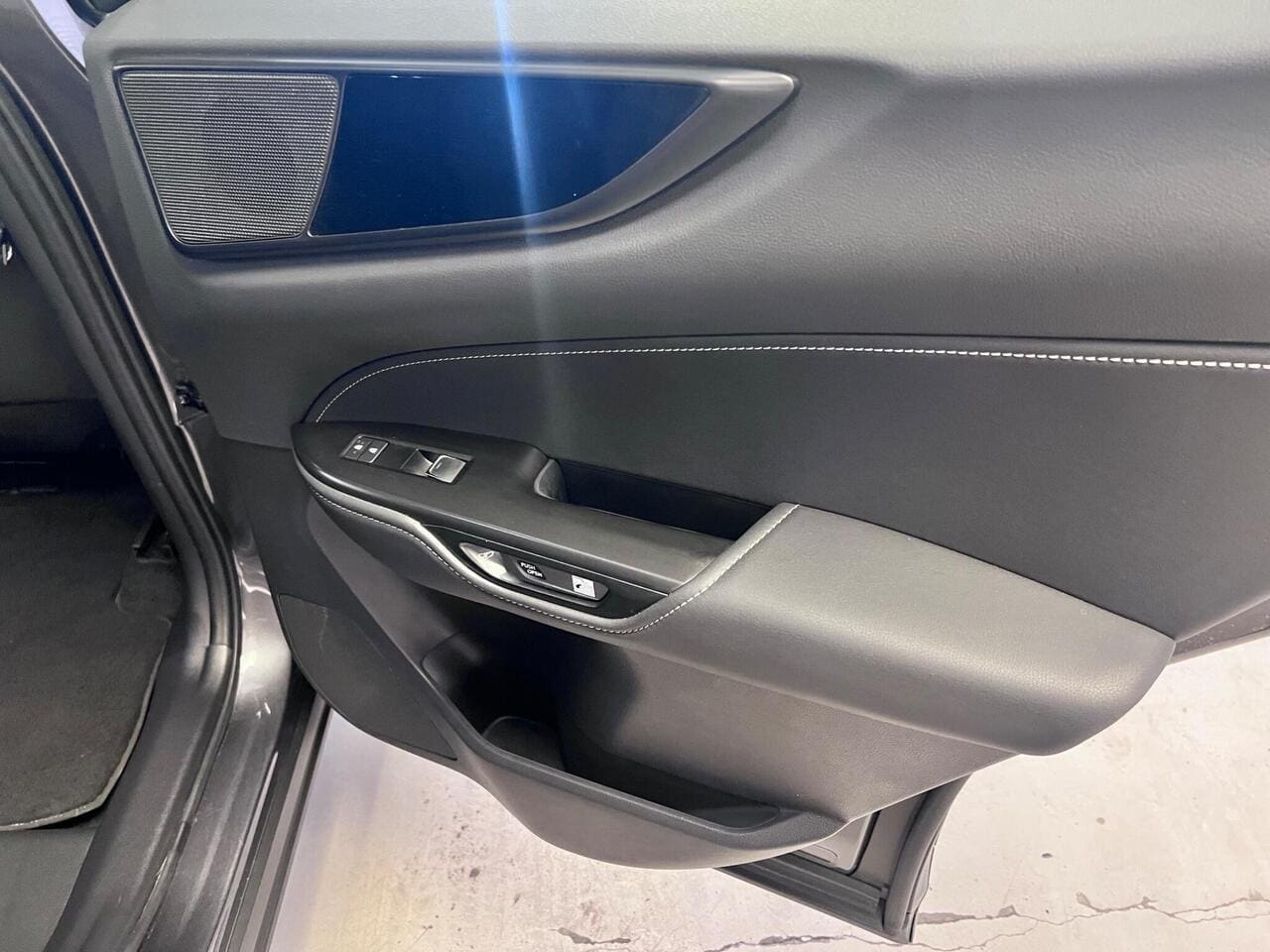 2022 Lexus NX, door interior (photo 23 of 30)