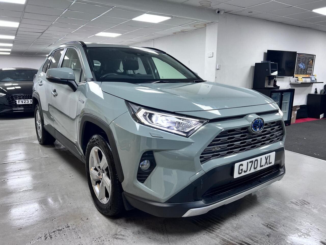 2020 Toyota RAV4, front right (photo 2 of 36)