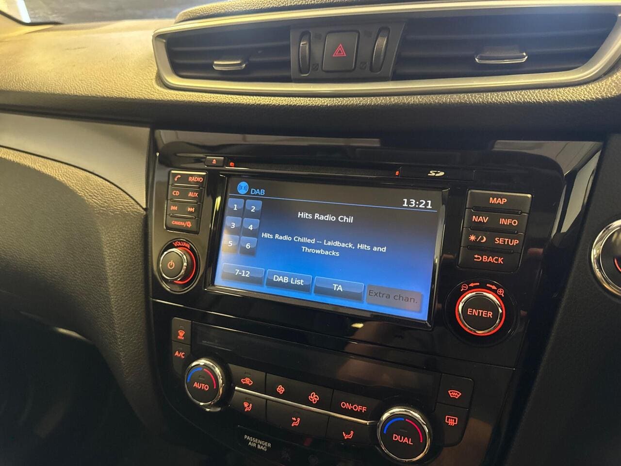 2017 Nissan Qashqai, infotainment system (photo 28 of 36)