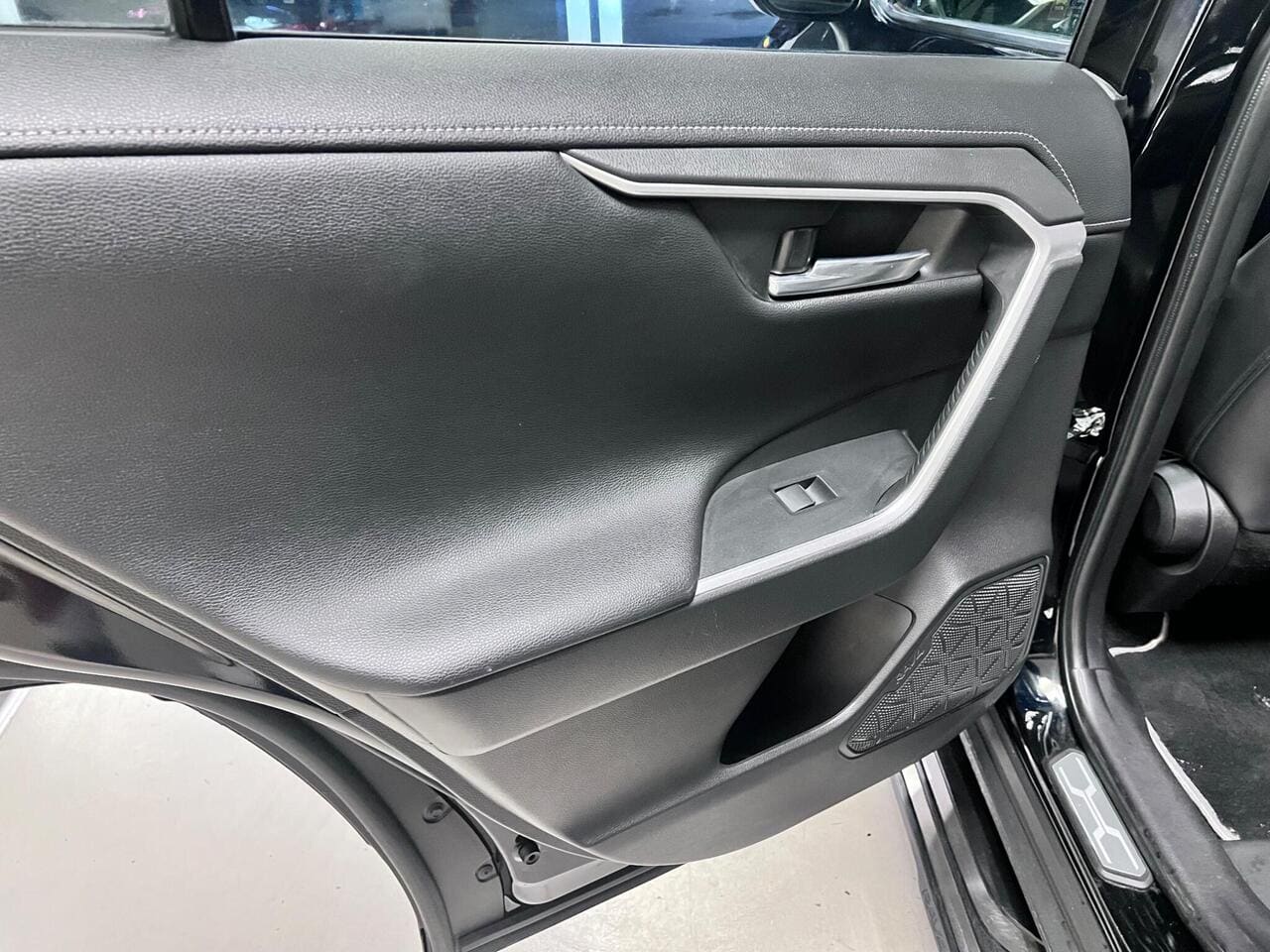 2021 Toyota RAV4, door interior (photo 26 of 38)