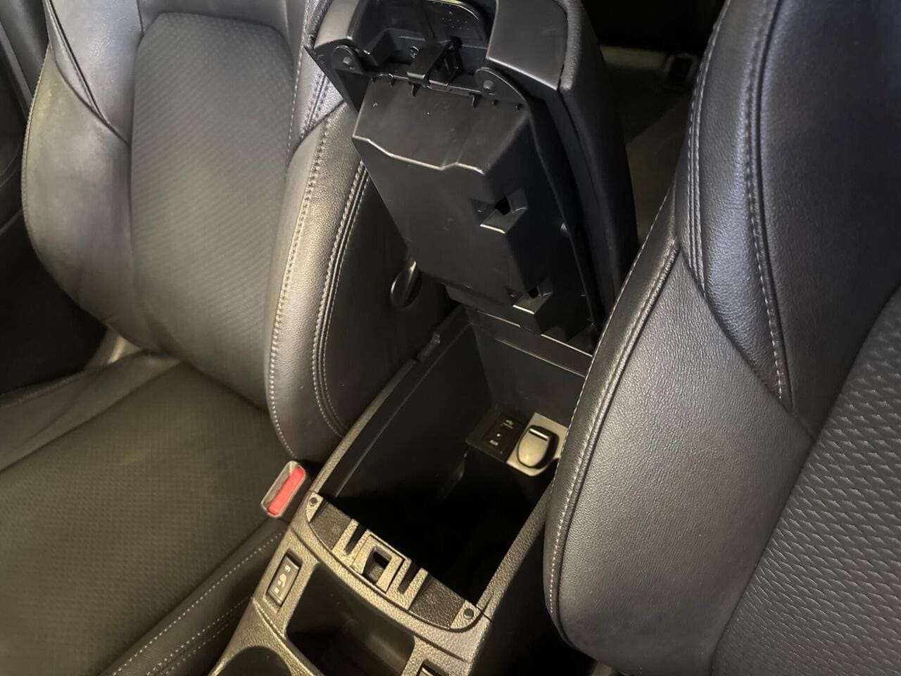 2017 Nissan Qashqai, interior front (photo 19 of 36)