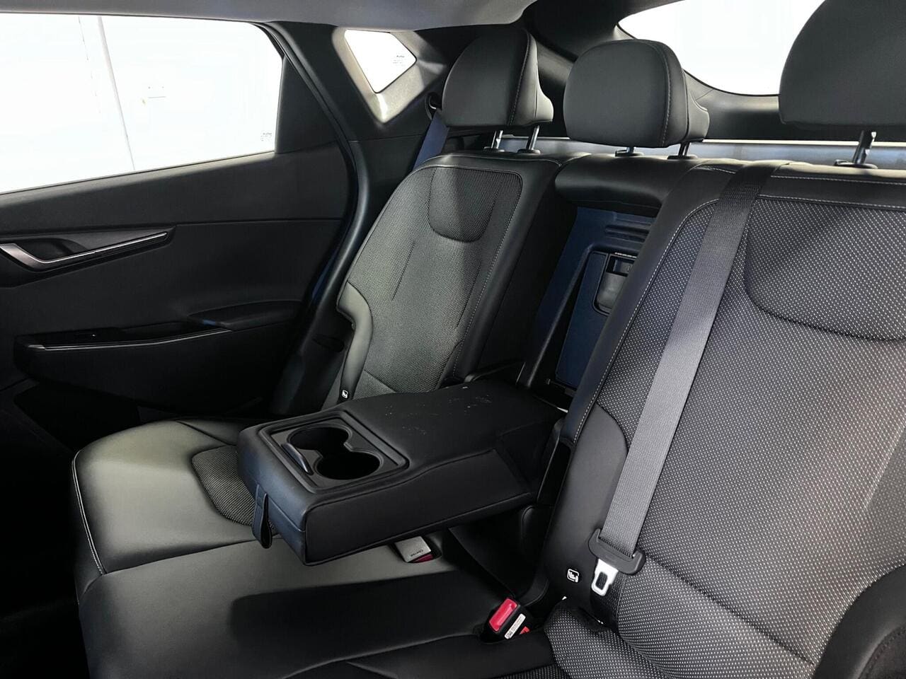 2025 Kia EV6, seats rear (photo 12 of 37)