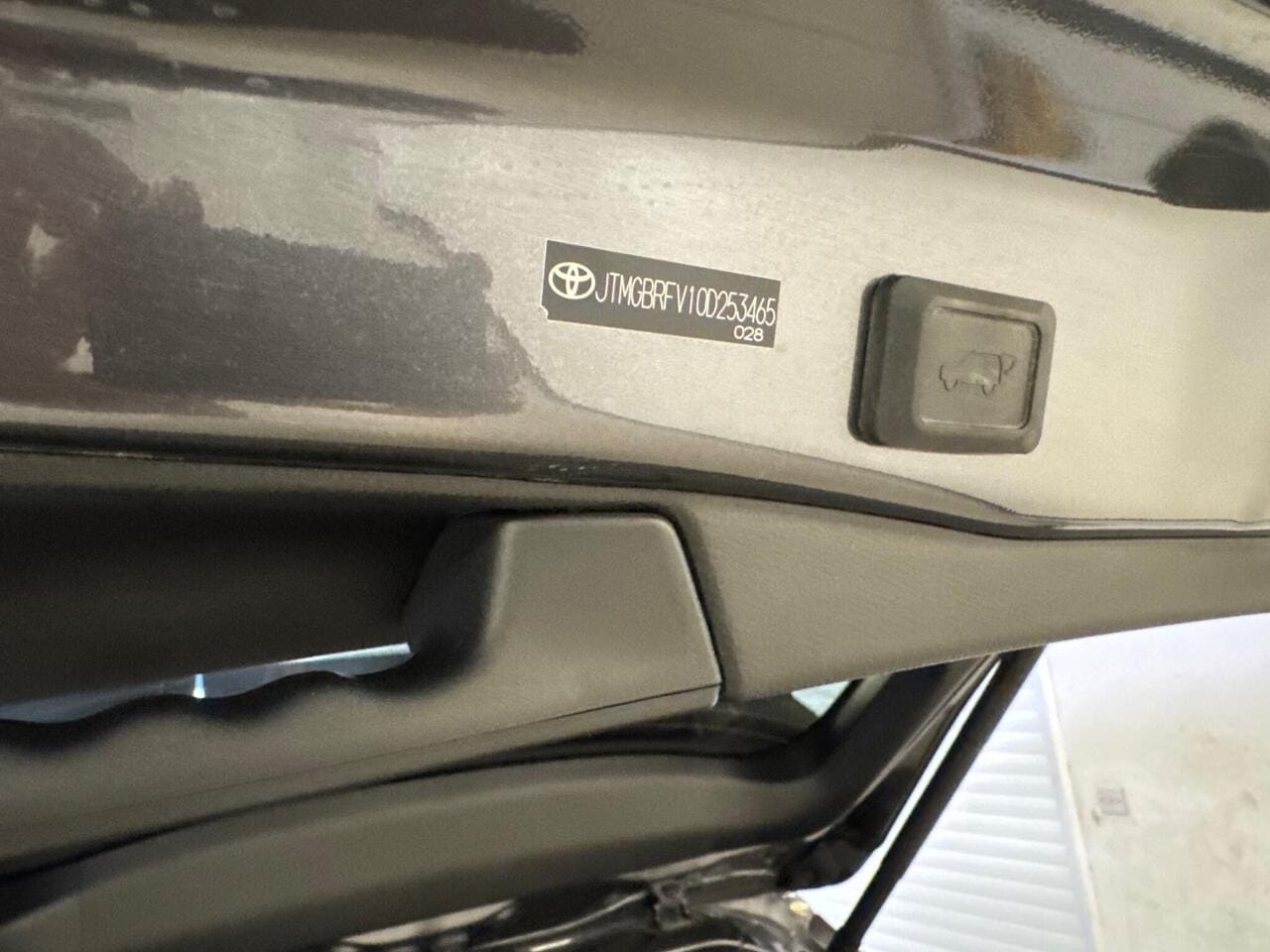 2025 Toyota RAV4, misc controls (photo 36 of 41)