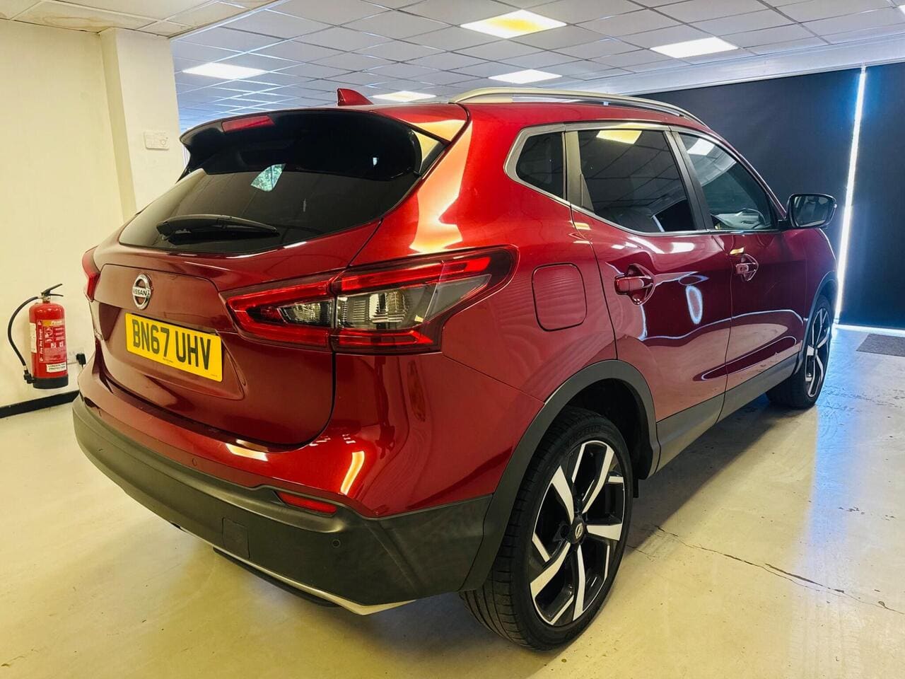 2017 Nissan Qashqai, rear right (photo 6 of 36)
