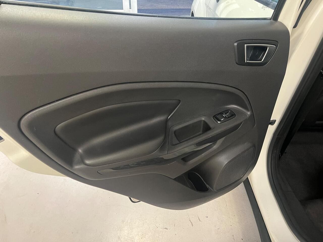 2016 Ford EcoSport, door interior (photo 17 of 26)
