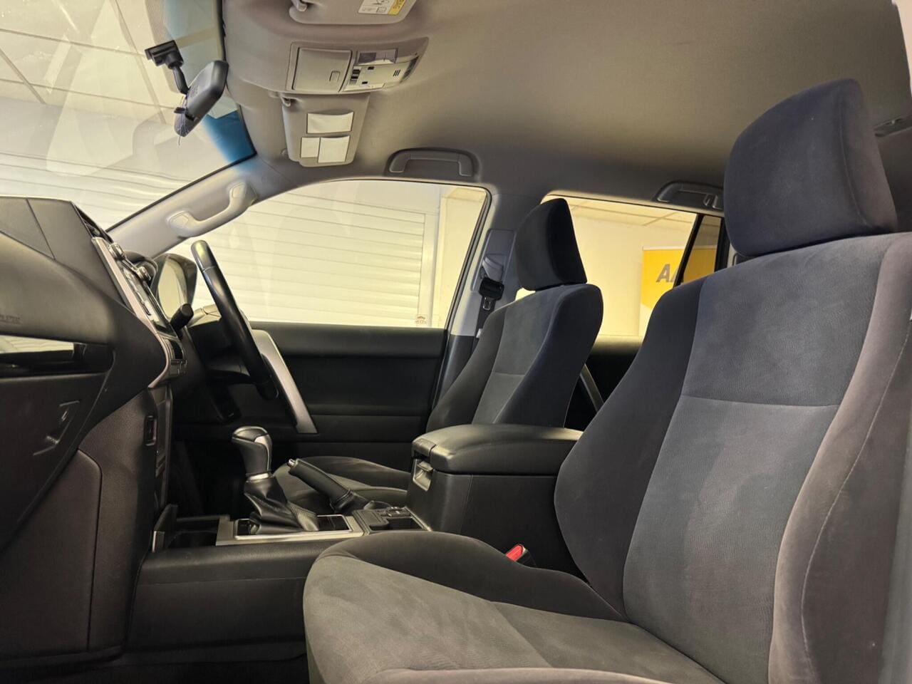 2019 Toyota Land Cruiser, seat front passenger (photo 13 of 39)